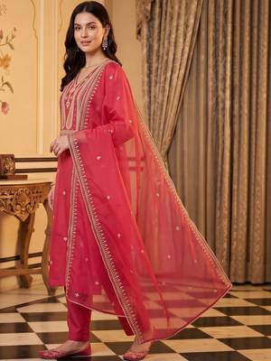 women ethnic motifs embroidered regular liva kurta with trousers & with dupatta 3