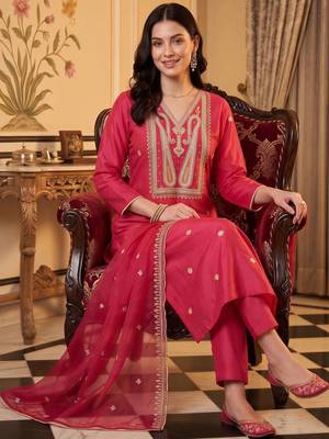 women ethnic motifs embroidered regular liva kurta with trousers & with dupatta 5