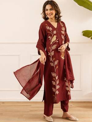 women ethnic motifs embroidered regular thread work cotton kurta with palazzos & with dupatta 6