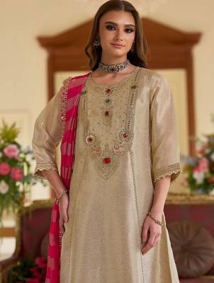 women ethnic motifs embroidered regular beads and stones kurta with trousers & with dupatta 4