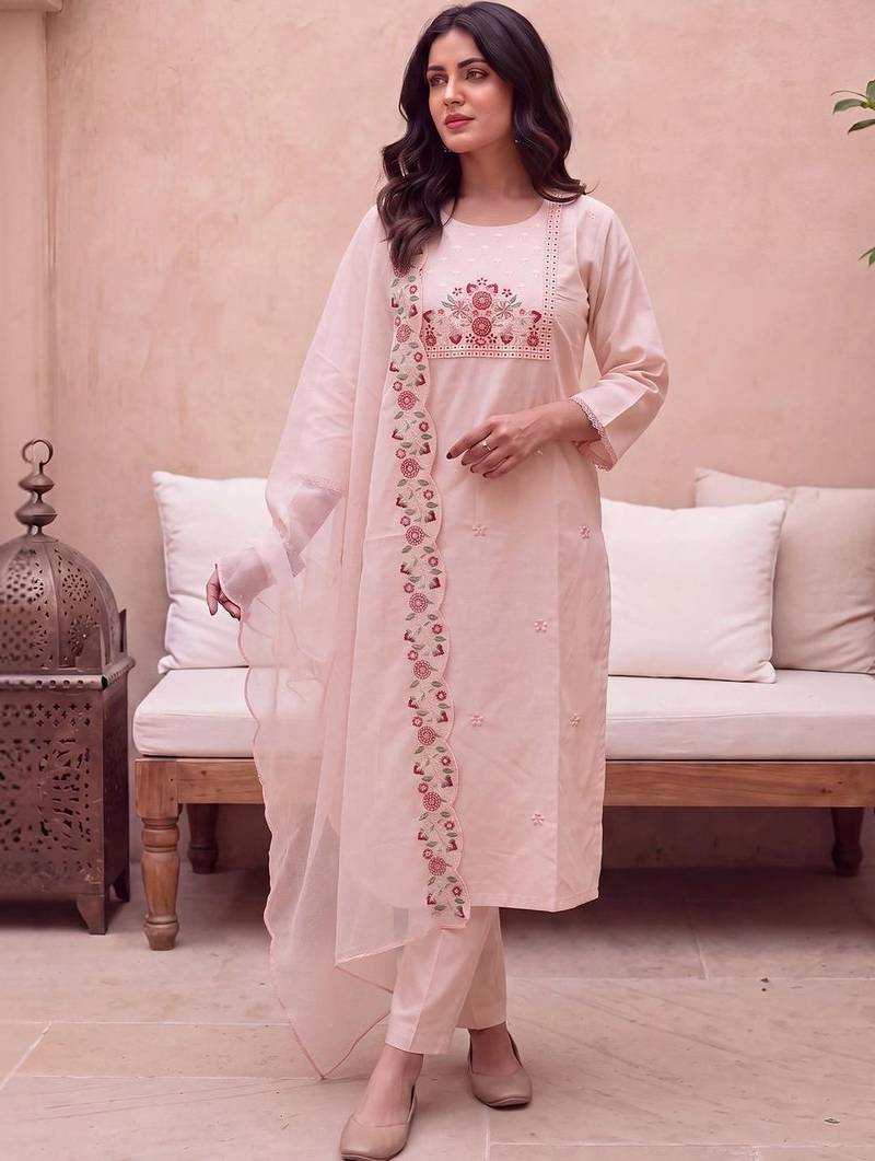 women floral embroidered regular thread work kurta with trousers & with dupatta