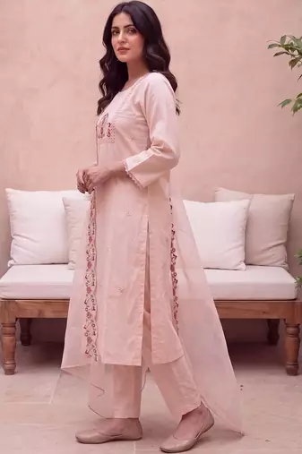 women floral embroidered regular thread work kurta with trousers & with dupatta