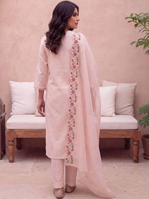 women floral embroidered regular thread work kurta with trousers & with dupatta 3