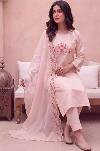 women floral embroidered regular thread work kurta with trousers & with dupatta