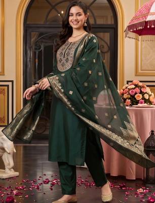 women ethnic motifs embroidered regular mirror work liva kurta with trousers & with dupatta 1