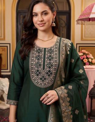 women ethnic motifs embroidered regular mirror work liva kurta with trousers & with dupatta 2