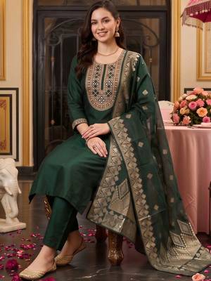 women ethnic motifs embroidered regular mirror work liva kurta with trousers & with dupatta 5