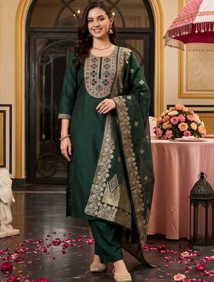 women ethnic motifs embroidered regular mirror work liva kurta with trousers & with dupatta 6