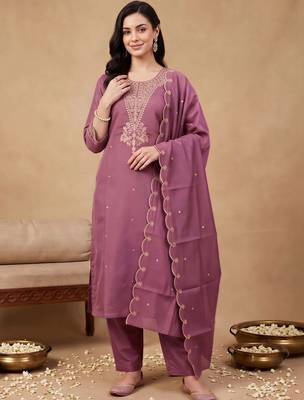 women ethnic motifs embroidered regular thread work kurta with trousers & with dupatta 2