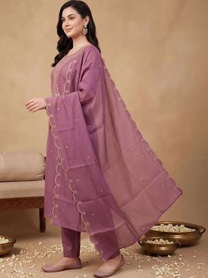 women ethnic motifs embroidered regular thread work kurta with trousers & with dupatta 3