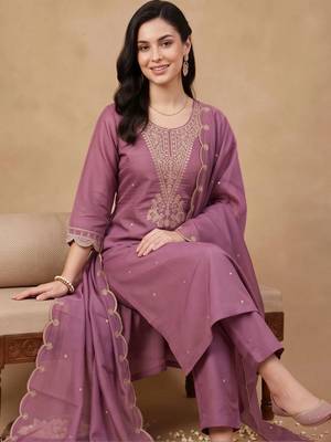 women ethnic motifs embroidered regular thread work kurta with trousers & with dupatta 5