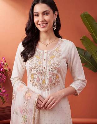 women ethnic motifs embroidered regular thread work kurta with trousers & with dupatta 2