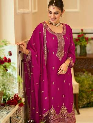 women ethnic motifs embroidered regular kurta with trousers & with dupatta 3