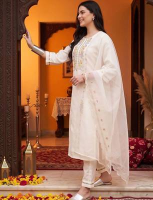 women ethnic motifs embroidered regular thread work cotton kurta with trousers & with dupatta 3