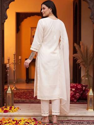 women ethnic motifs embroidered regular thread work cotton kurta with trousers & with dupatta 4