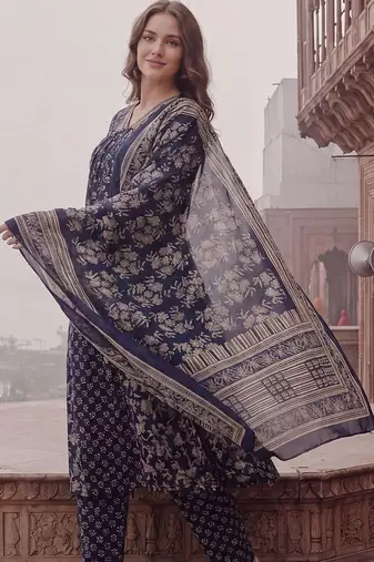 women ethnic motifs printed regular cotton kurta with trousers & with dupatta