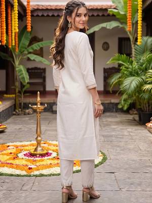 women ethnic motifs embroidered regular thread work kurta with trousers & with dupatta 4