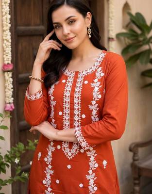 women ethnic motifs embroidered regular thread work kurta with trousers 2