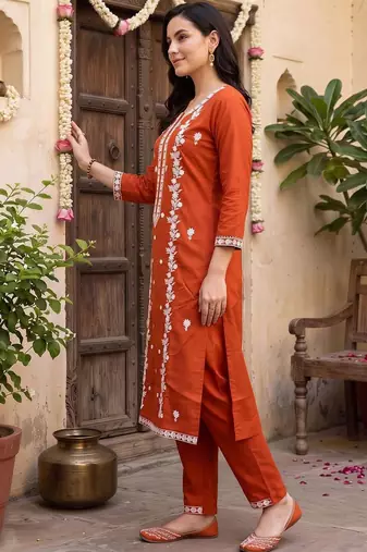 women ethnic motifs embroidered regular thread work kurta with trousers