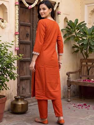 women ethnic motifs embroidered regular thread work kurta with trousers 4