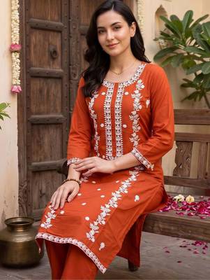 women ethnic motifs embroidered regular thread work kurta with trousers 5