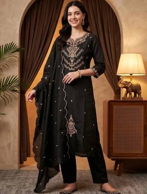 women ethnic motifs embroidered regular thread work kurta with trousers & with dupatta 6