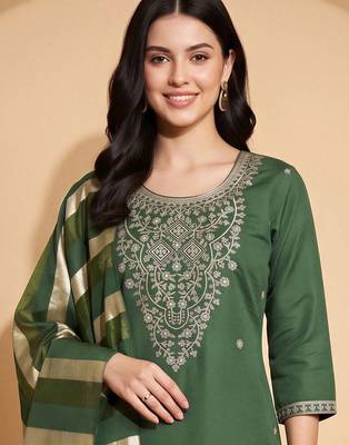 women ethnic motifs embroidered regular thread work kurta with trousers & with dupatta 2