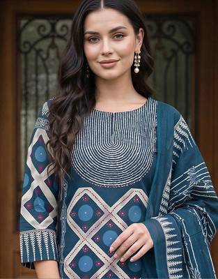 women printed regular cotton kurta with trousers & with dupatta 2