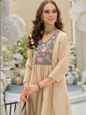 women ethnic motifs embroidered empire patchwork kurta with trousers & with dupatta 2