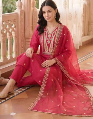 women ethnic motifs embroidered regular liva kurta with trousers & with dupatta 5