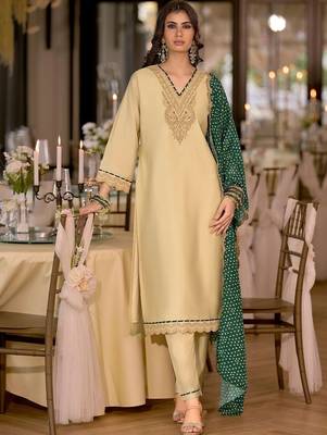 women ethnic motifs embroidered regular thread work kurta with trousers & with dupatta 1