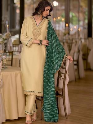 women ethnic motifs embroidered regular thread work kurta with trousers & with dupatta 3