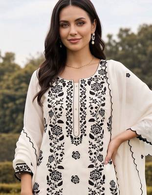 women floral embroidered regular thread work kurta with trousers & with dupatta 2