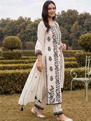 women floral embroidered regular thread work kurta with trousers & with dupatta 3