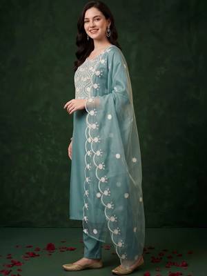 women ethnic motifs embroidered regular thread work kurta with trousers & with dupatta 2