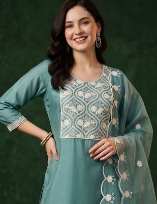 women ethnic motifs embroidered regular thread work kurta with trousers & with dupatta 5