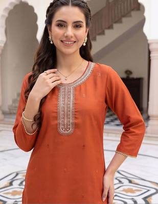women ethnic motifs embroidered regular thread work kurta with trousers & with dupatta 2