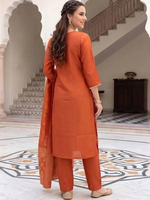 women ethnic motifs embroidered regular thread work kurta with trousers & with dupatta 4