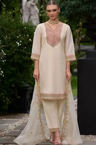 women ethnic motifs embroidered regular kurta with trousers & with dupatta