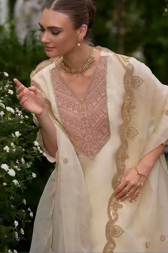 women ethnic motifs embroidered regular kurta with trousers & with dupatta