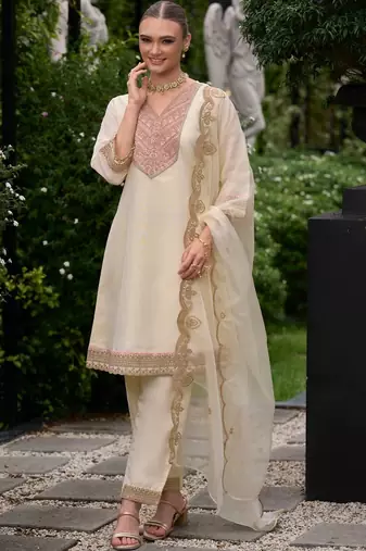 women ethnic motifs embroidered regular kurta with trousers & with dupatta