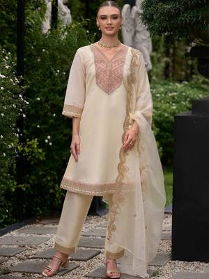 women ethnic motifs embroidered regular kurta with trousers & with dupatta 5