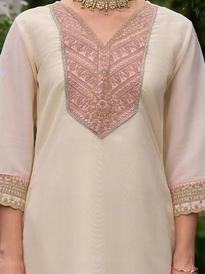 women ethnic motifs embroidered regular kurta with trousers & with dupatta 6