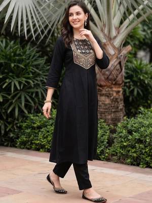 women ethnic motifs embroidered regular kurta with trousers 1