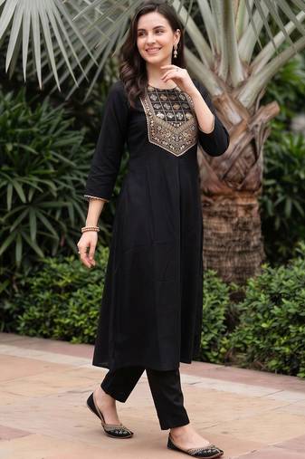 women ethnic motifs embroidered regular kurta with trousers