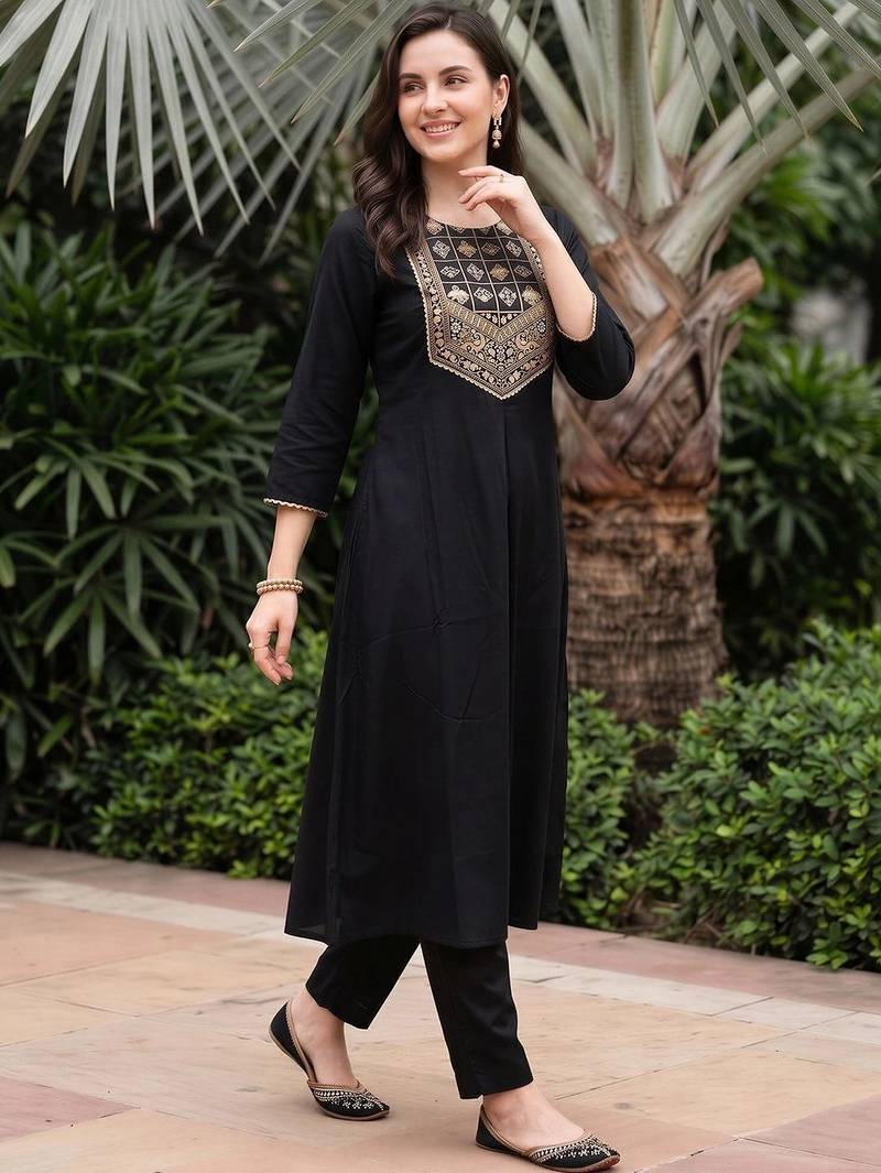 women ethnic motifs embroidered regular kurta with trousers
