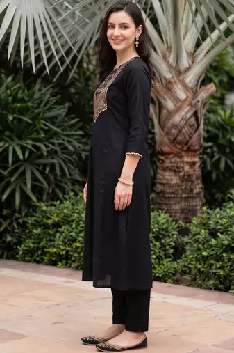 women ethnic motifs embroidered regular kurta with trousers