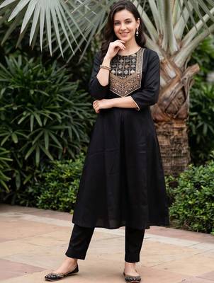 women ethnic motifs embroidered regular kurta with trousers 6