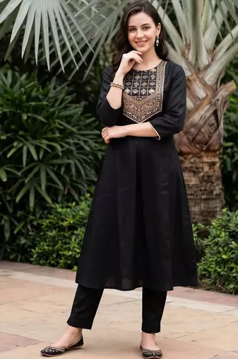 women ethnic motifs embroidered regular kurta with trousers