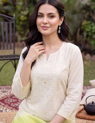 women ethnic motifs embroidered regular thread work cotton kurta with trousers & with dupatta 2